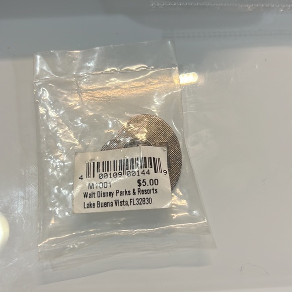 NEW LISTING 🎉Cinderella Pin (still in original packaging) - Picture 2 of 6